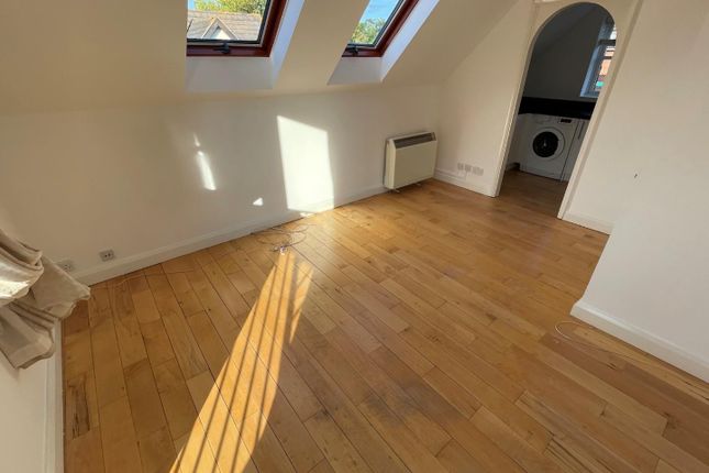 9 The Pines, Anthony Road, Borehamwood photo 2