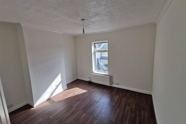 Terraced house to rent in Pinner Road, Watford, Hertfordshire