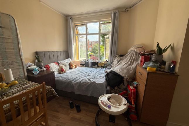 61, Flat 5, Kelvin Avenue, London photo 3
