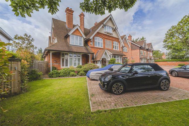 Thumbnail Semi-detached house for sale in Easthampstead Road, Wokingham, Berkshire