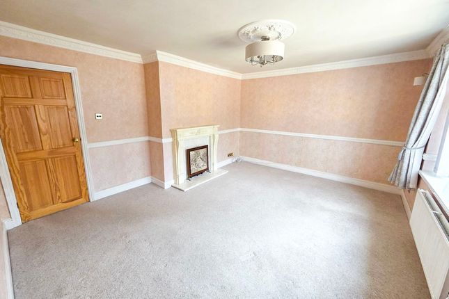 29, Heol Ty-Gwyn, Caerphilly photo 4