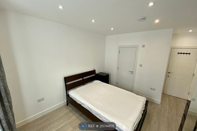 Room to rent in Drayton Road, Borehamwood