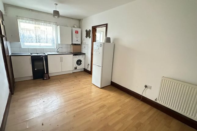 Flat C, 534, High Road, Leytonstone photo 2