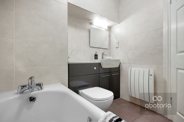 Flat for sale in Bridewell Place, London