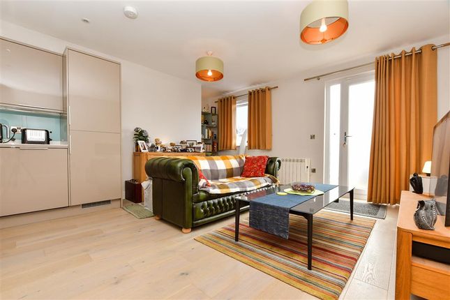 Lounge/Kitchen