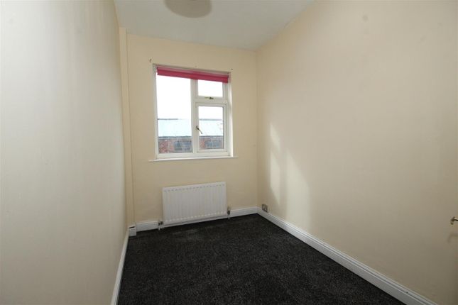 21, Chapel Street, Wakefield photo 4