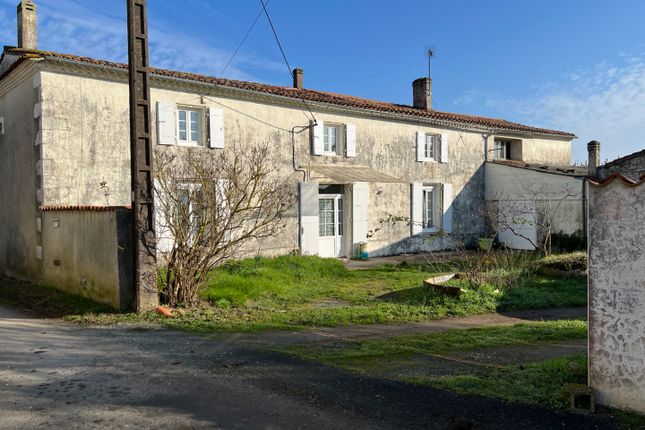Thumbnail Country house for sale in Nantille, Poitou-Charentes, 17770, France