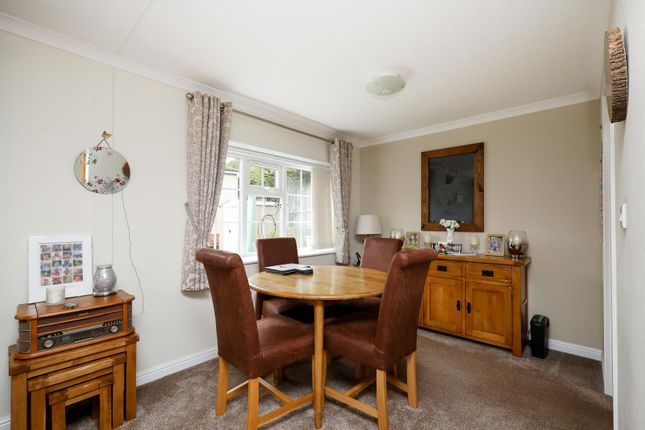 23 Layters Green Mobile Home Park, Chalfont St Peter photo 4