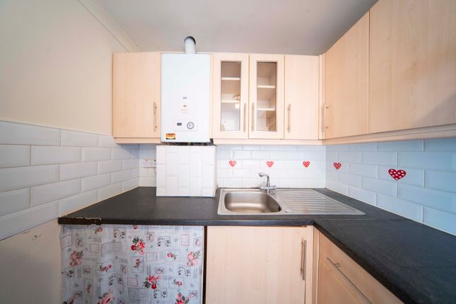 Flat to rent in Dames Road, London