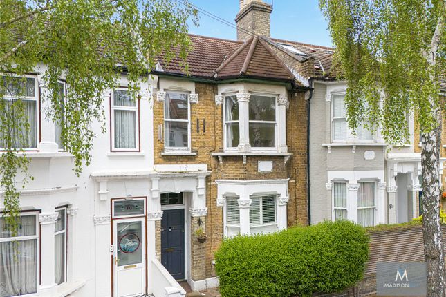 Flat for sale in Third Avenue, Walthamstow, London