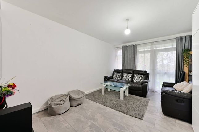 Thumbnail Flat for sale in Arnewood Close, Roehampton, London