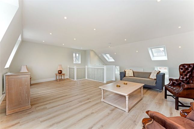 Flat for sale in Kenilworth Avenue, London