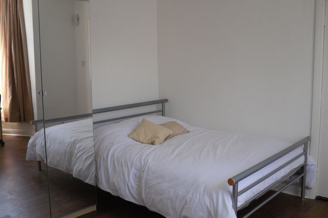 Thumbnail Flat to rent in Ebor Place, Hyde Park, Leeds