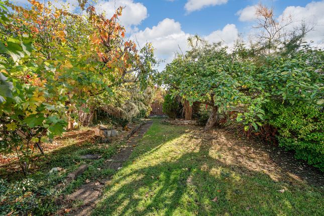 66 Woodstone Avenue, Stoneleigh photo 3