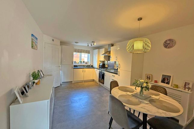 9, Foxglove Way, Scarborough photo 3