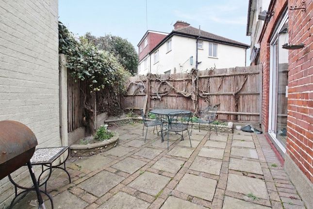75 Woodland Gardens, Isleworth photo 4