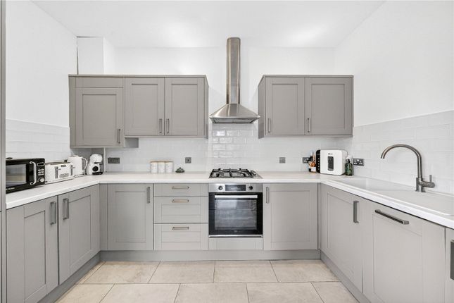 4, King William Court, Waltham Abbey photo 2