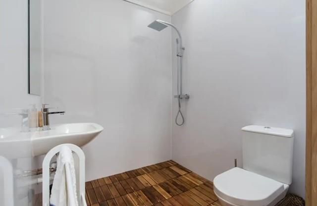 Bed 3 Ensuite.Jpg