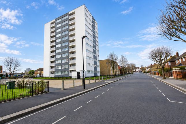 1-bed flat on 16 Janson Close, London, Greater London, £230,000