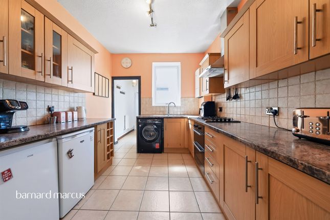4, Field View, Feltham photo 4