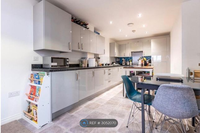 Flat, Diamond Drive, Didcot photo 2