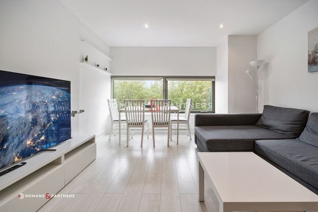 Flat for sale in Landmark West, Canary Wharf