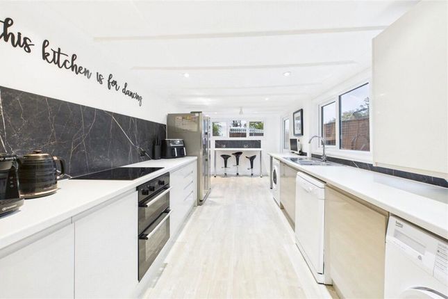 Cedar Drive, Edenbridge photo 4