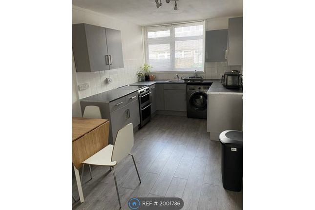 Thumbnail Room to rent in Prague Place, London