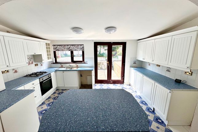 21 Dean Street, Rhondda Cynon Taff photo 3