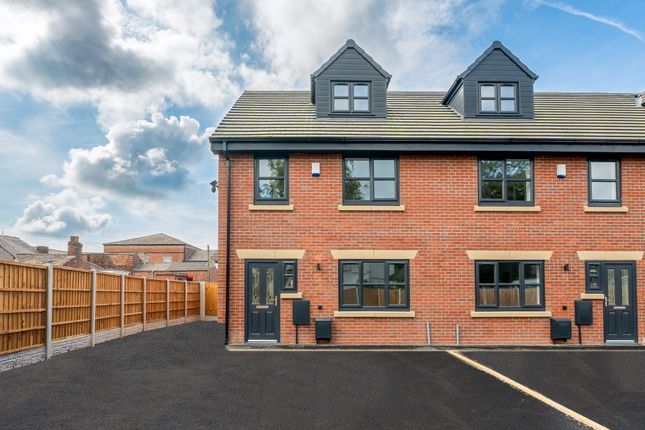 Town house for sale in Presbyterian Fold, Hindley