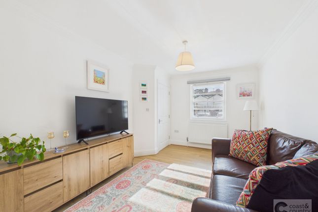 1 Priory Court, Torquay photo 2