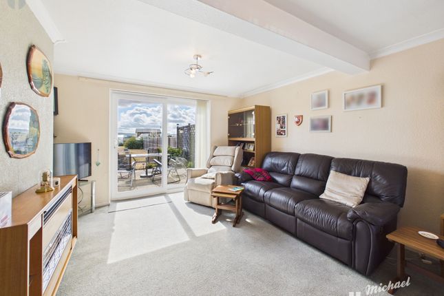 38 Chiltern Avenue, Aylesbury photo 2