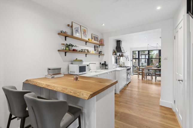 Waverley Road, Weybridge photo 2