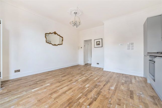 Flat for sale in Palmerston Crescent, Palmers Green, London