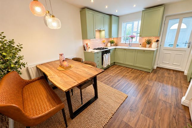 53, Hawthorn Lane, Cleckheaton photo 5