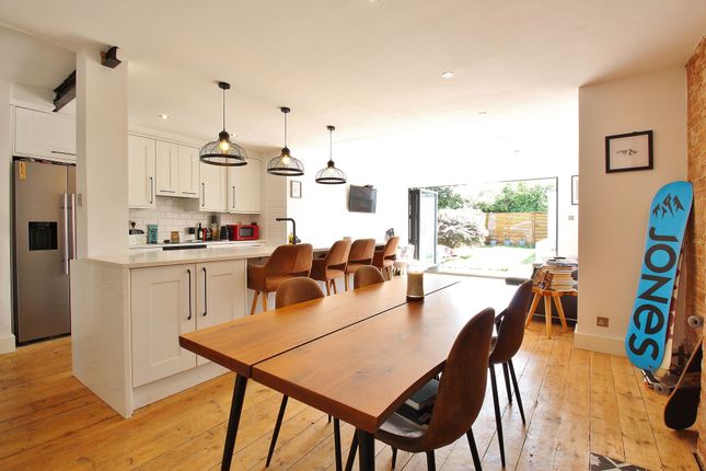 234 Twickenham Road, Isleworth photo 2