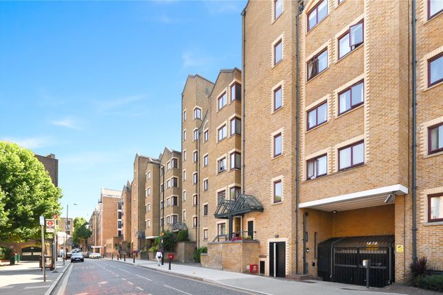 Flat 7 Towerside, 144, Wapping High Street, London photo 4