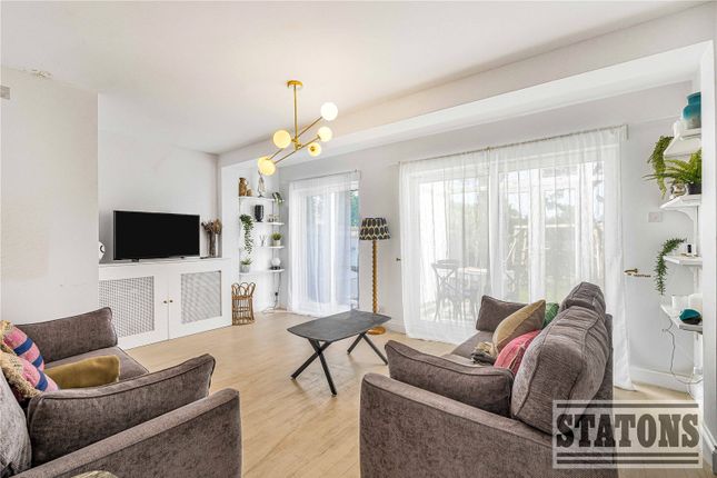73, Queens Avenue, London photo 2