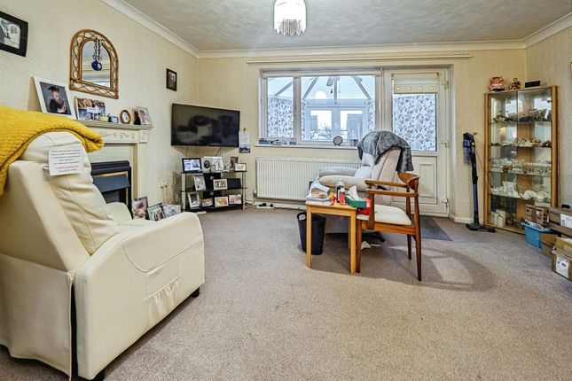 27, Easton Road, BRIDLINGTON photo 3