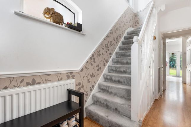 105, Hill Road, Pinner photo 4