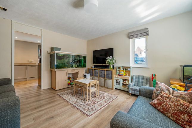 2, Brooks Close, Whitchurch photo 2
