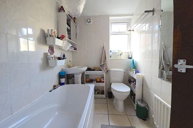 Flat 2, 22, Burgoyne Road, Hornsey photo 4