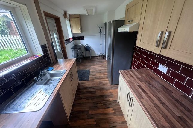 4,, Vale Close, Huddersfield photo 4