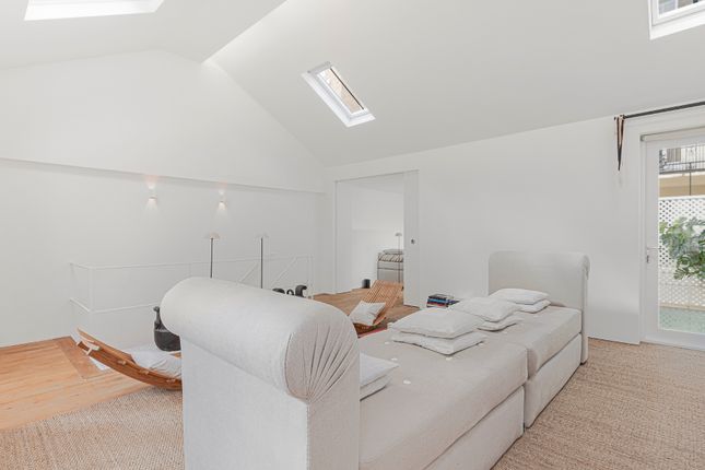 Mews house for sale in Eccleston Square Mews, London