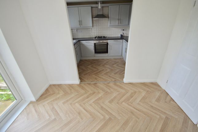 18, Manor Way, Rotherham photo 5