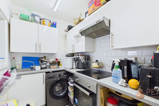 Flat 2, The Paragon 9-10 Brunswick Road, Worthing photo 3