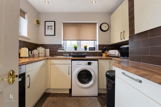 6, Outwood Avenue, Manchester photo 2