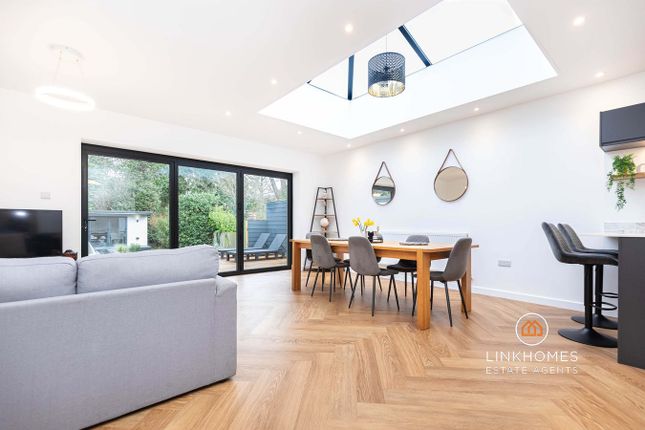 8, Clarendon Close, Broadstone photo 3