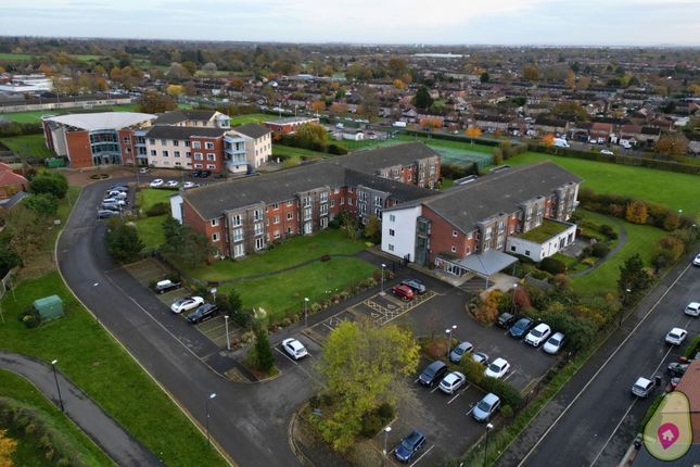 Thumbnail Flat for sale in Opecks Close, Wexham, Slough