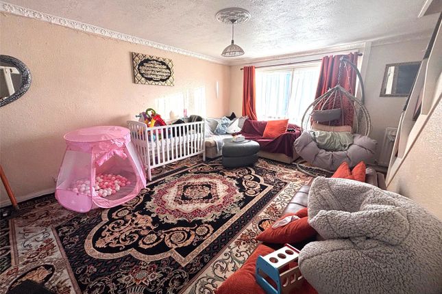 81, Shepherds Close, Chadwell Heath photo 3